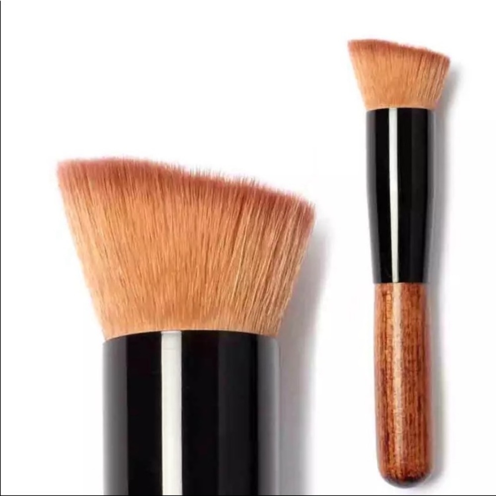 UpnUpBoutique’s Angled Contour Cheek Brush